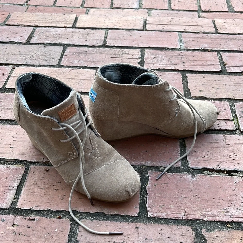 TOM’s Booties - Picture 1 of 6